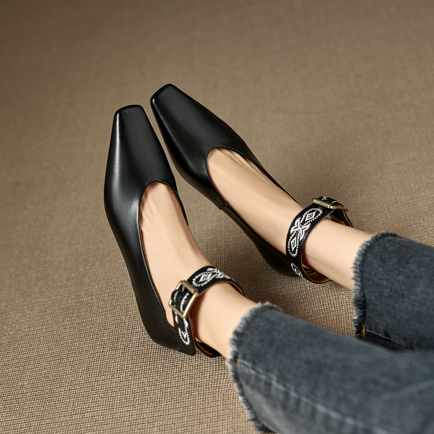 TinaCus Women's Leather Pumps Handmade Ankle Strap Square Toe Embroidered Chunky Heel