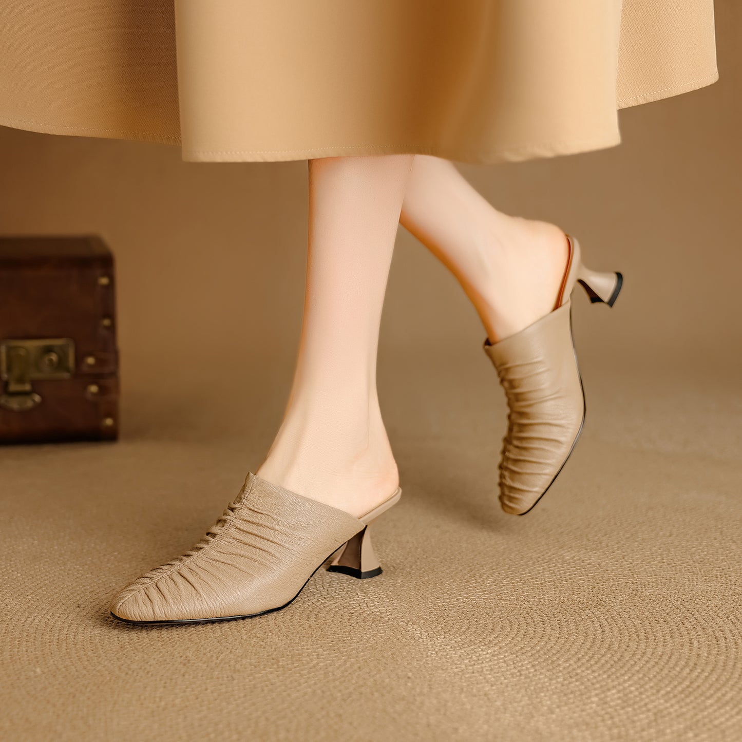 TinaCus Handmade Women's Genuine Leather Closed Round Toe Heeled Sandals Backless Mules