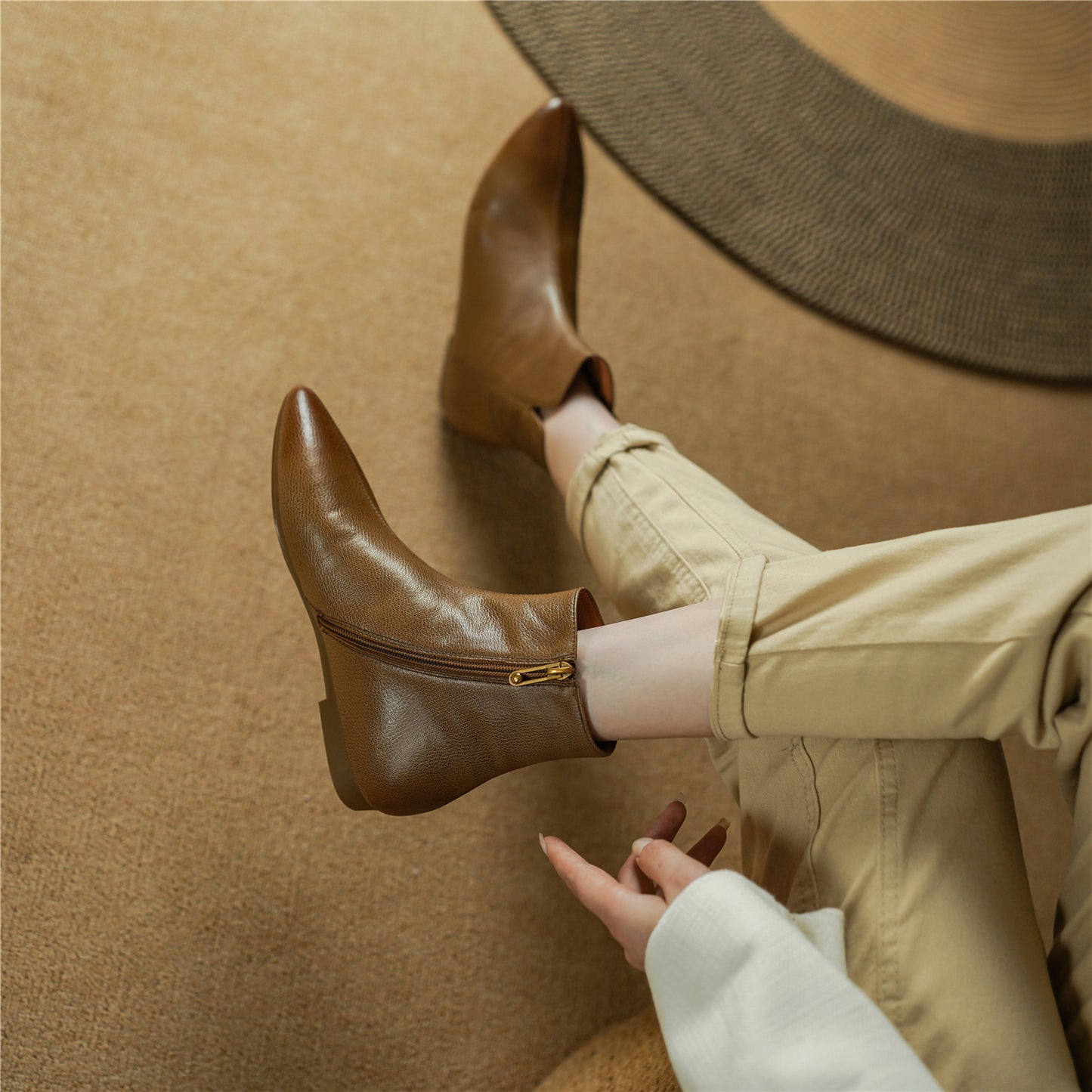 TinaCus Women's Genuuine Leather Pointed Toe Handmade Zip Up Flat Ankle Boots