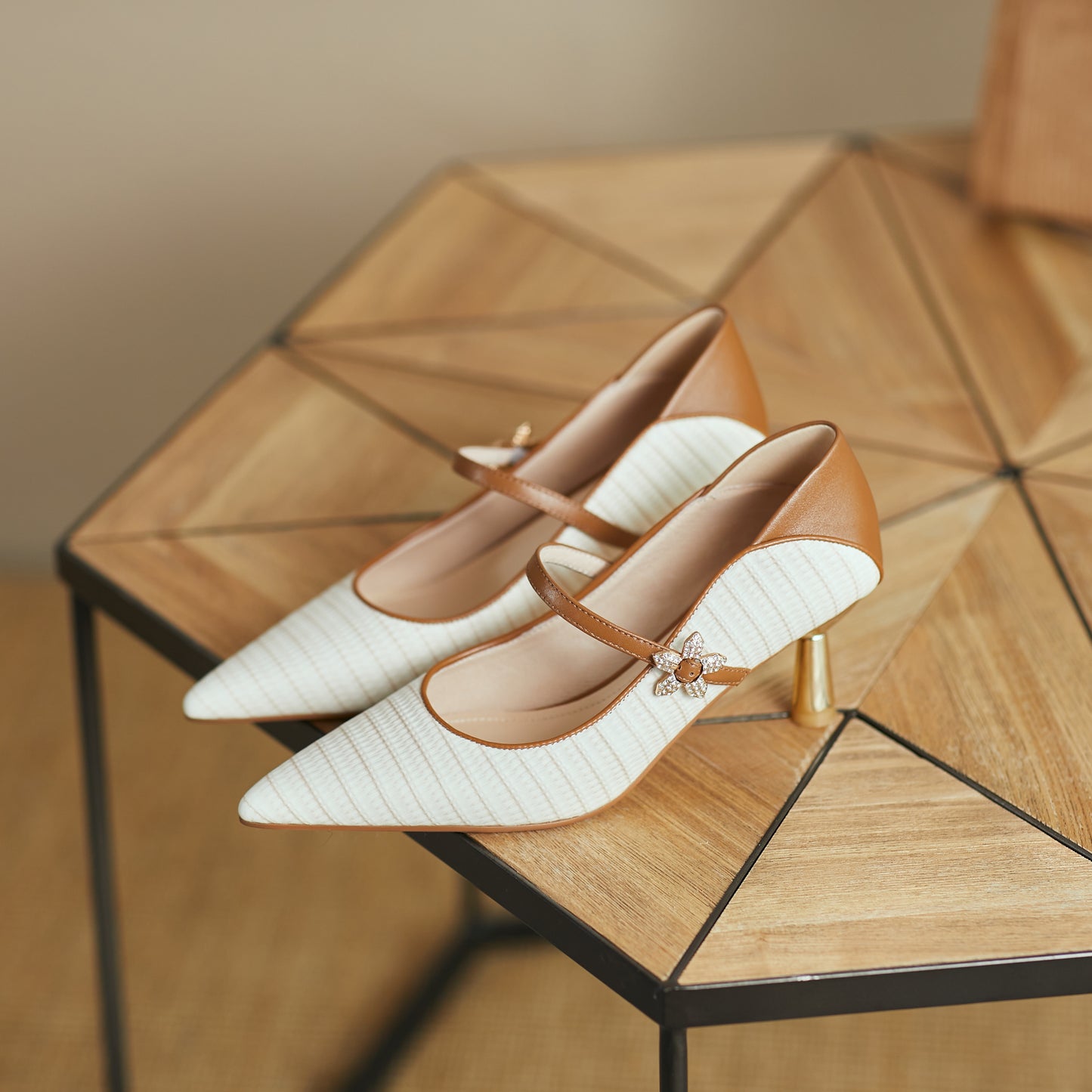 TinaCus Women's Genuine Letaher Handmade Assorted Colors Pointed Toe Mid Heels Pumps Shoes with Floral Buckle