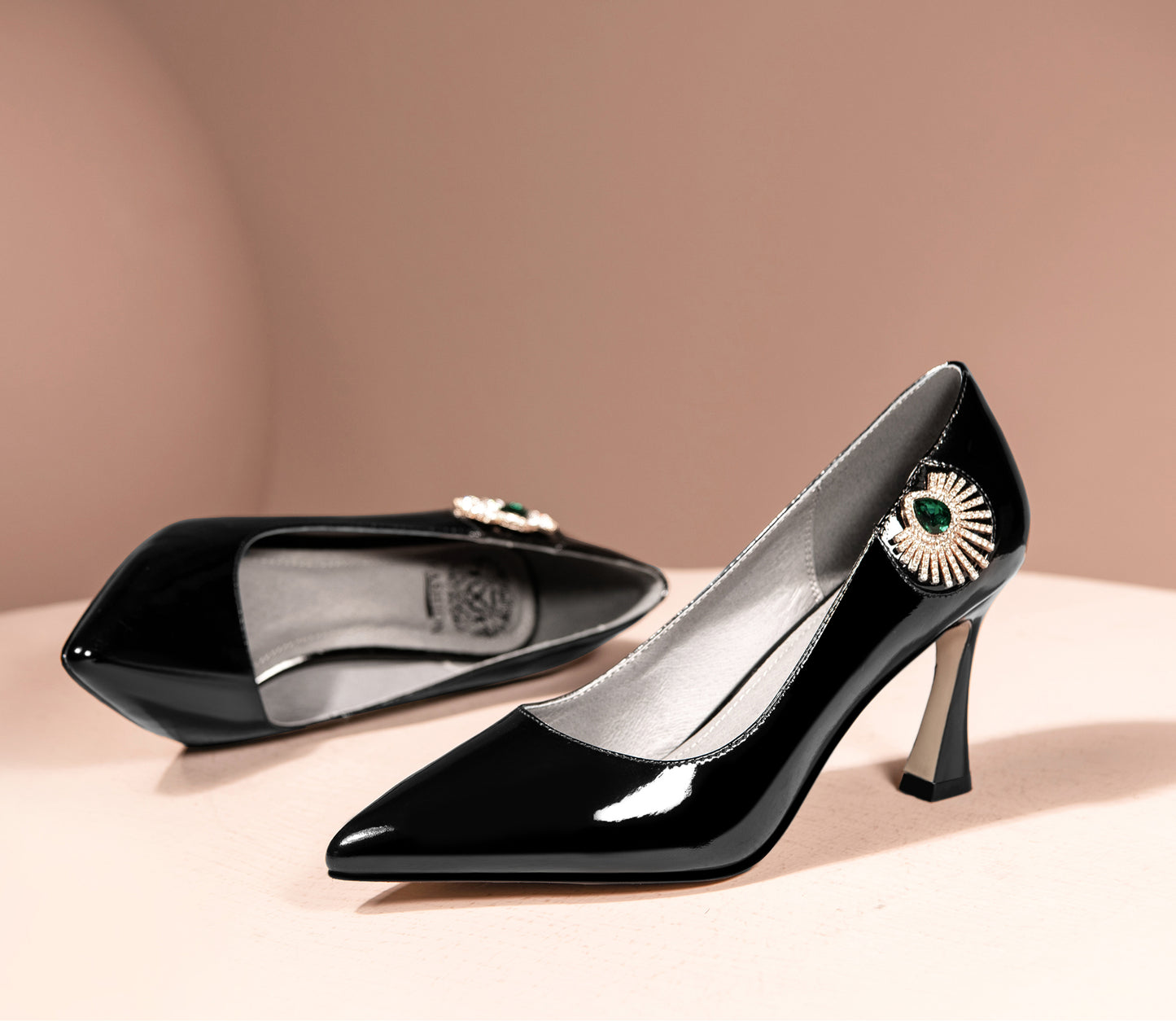 TinaCus Lackleder Damen Handgefertigte Pumps mit spitzer Zehenpartie, einzigartiges Glitzer-Strass-Smaragd-Kristall-Design, High Heel, Slip-On