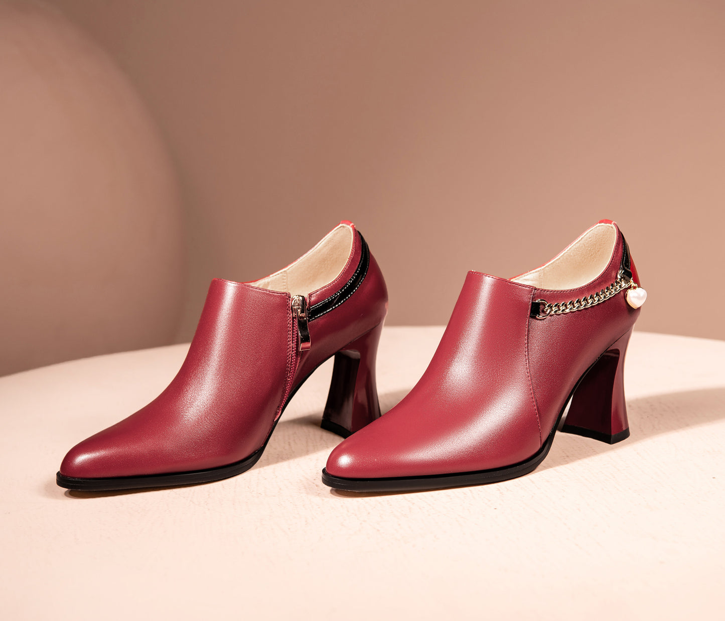 TinaCus Damen-Pumps aus echtem Leder, handgefertigt, mit Spulenabsatz, spitzer Zehenpartie, seitlichem Reißverschluss, elegante Oxford-Pumps mit exquisitem Herzanhänger