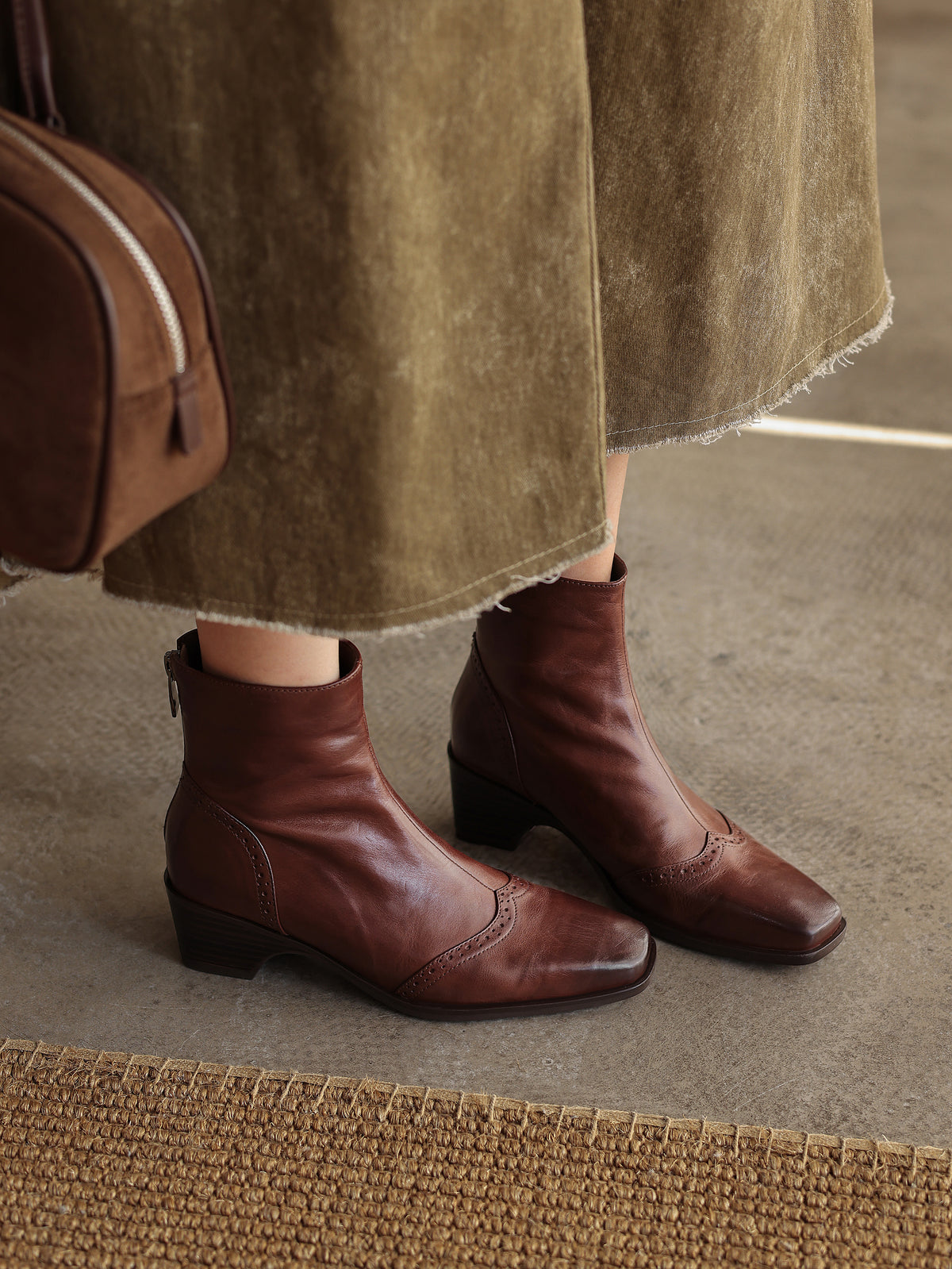 TinaCus Women's Leather Back Zipper Brogue Ankle Boots Handmade Square Toe Block Heel Wingtip Detail