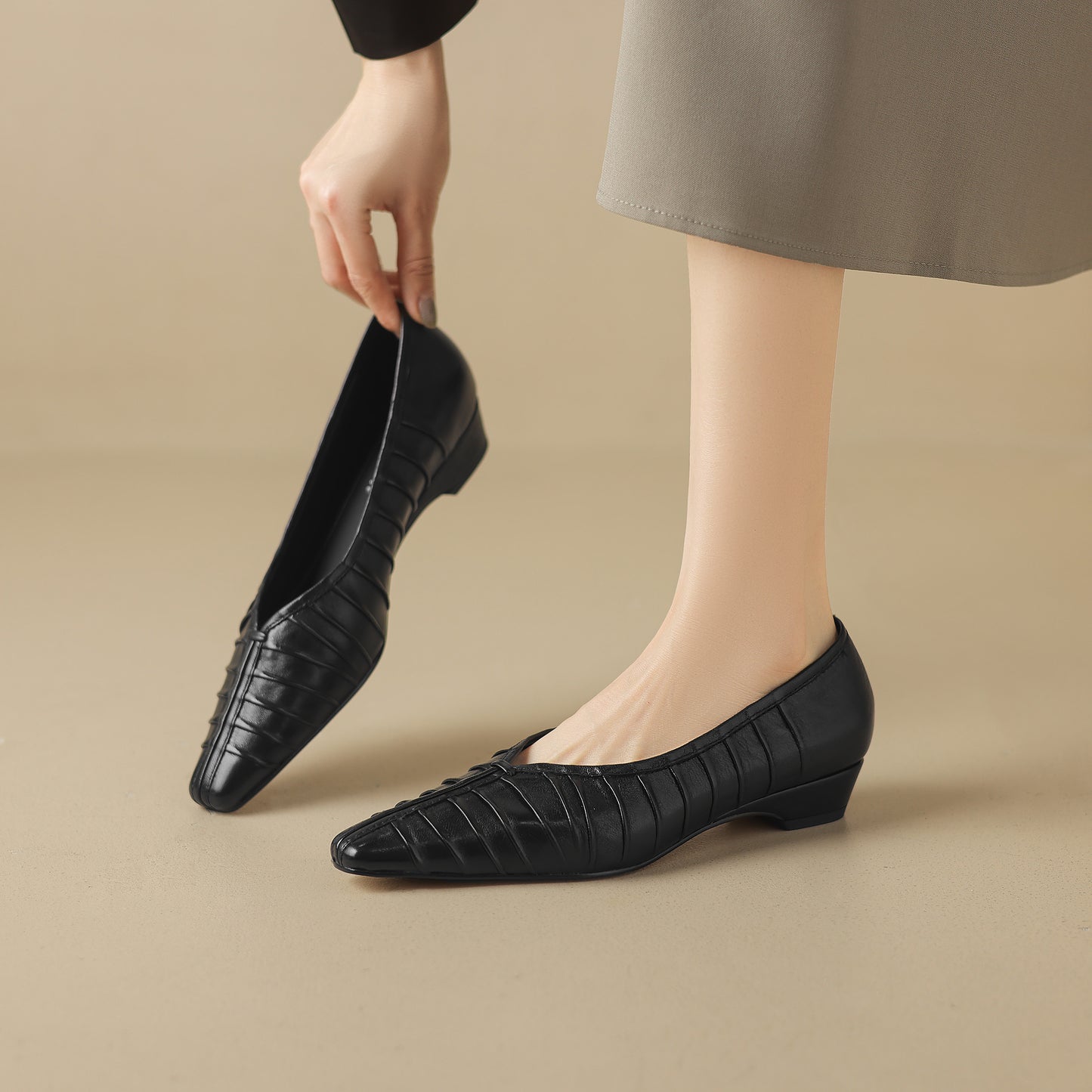 TinaCus Handmade Women's Genuine Leather Closed Toe Ruched Slip On Ballet Flat Shoes