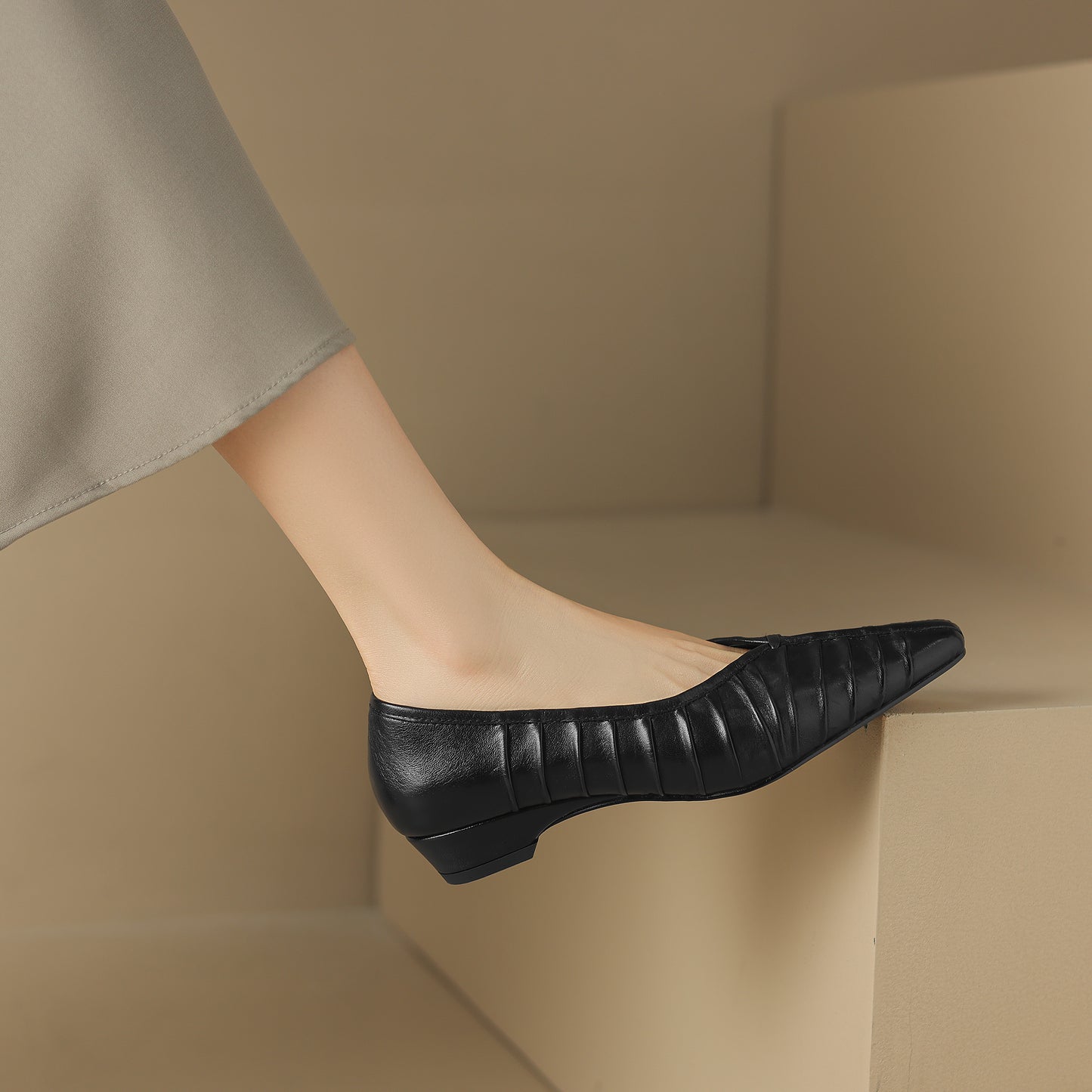 TinaCus Handmade Women's Genuine Leather Closed Toe Ruched Slip On Ballet Flat Shoes