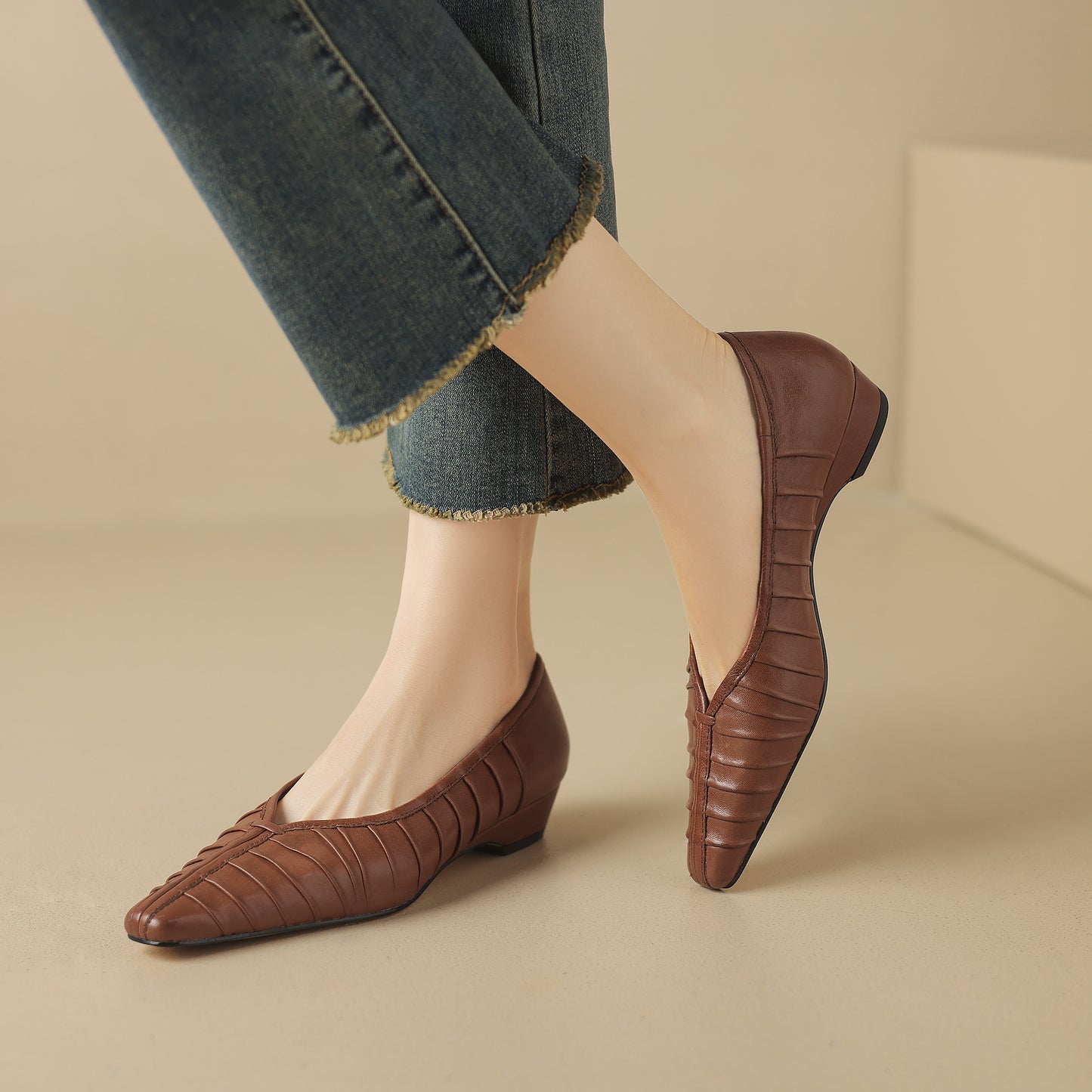 TinaCus Handmade Women's Genuine Leather Closed Toe Ruched Slip On Ballet Flat Shoes