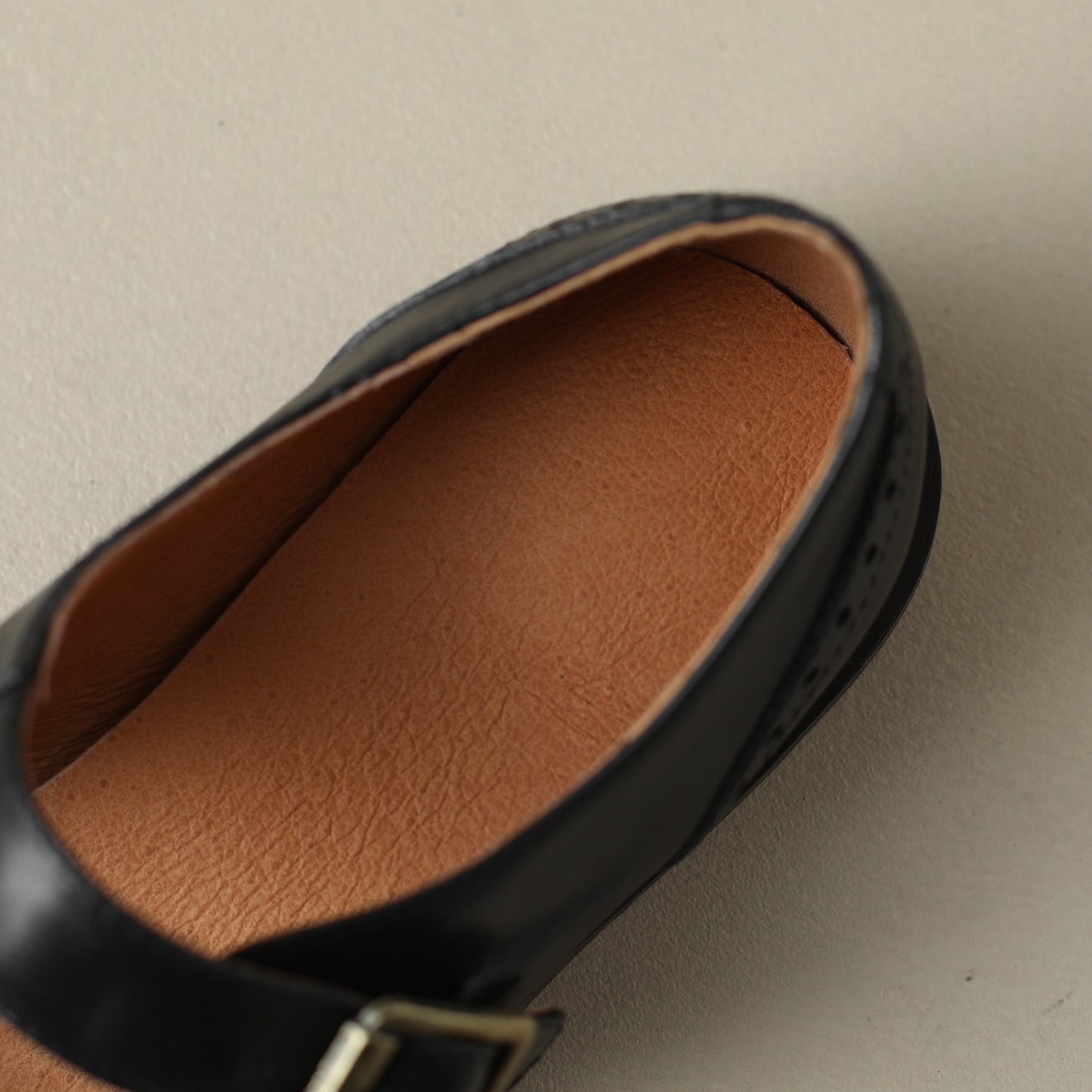 TinaCus Genuine Leather Handmade Round Toe Strap Buckle Women's Retro Flat Shoes