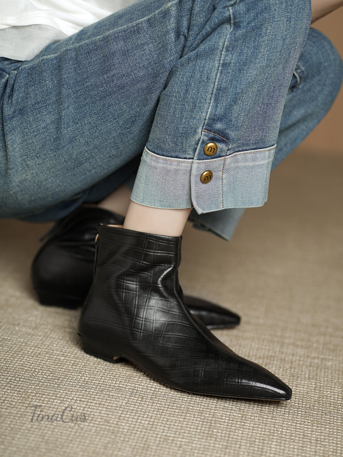 TinaCus Women's Pointed Toe Embossed Genuine Leather Handmade Back Zipper Casual Flat Ankle Boots