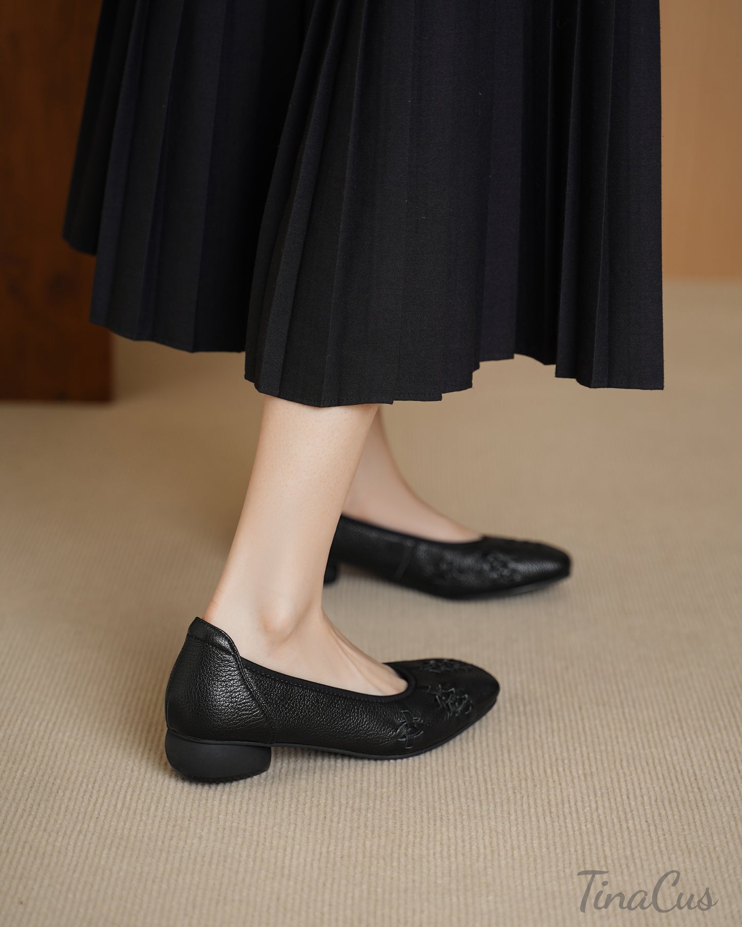 TinaCus Women's Round Toe Genuine Leather Comfort Loafers