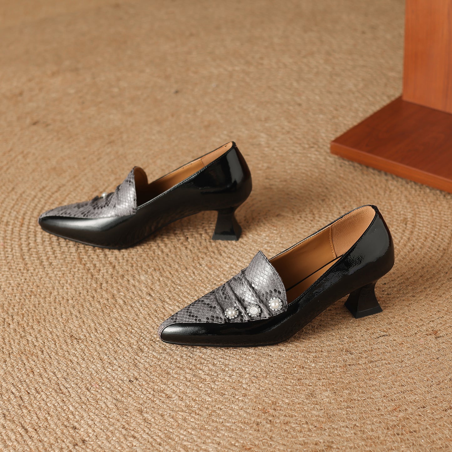 TinaCus Handmade Women's Genuine Leather Snakeskin Print Pointed Toe Low Heel Loafers Shoes