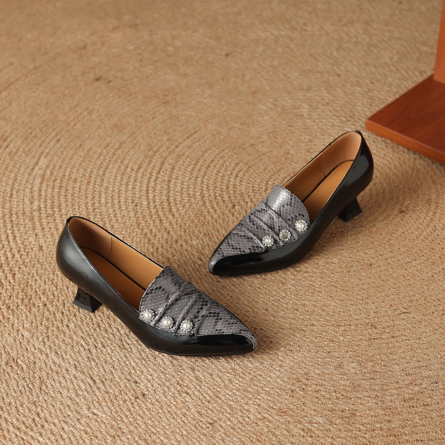 TinaCus Handmade Women's Genuine Leather Snakeskin Print Pointed Toe Low Heel Loafers Shoes