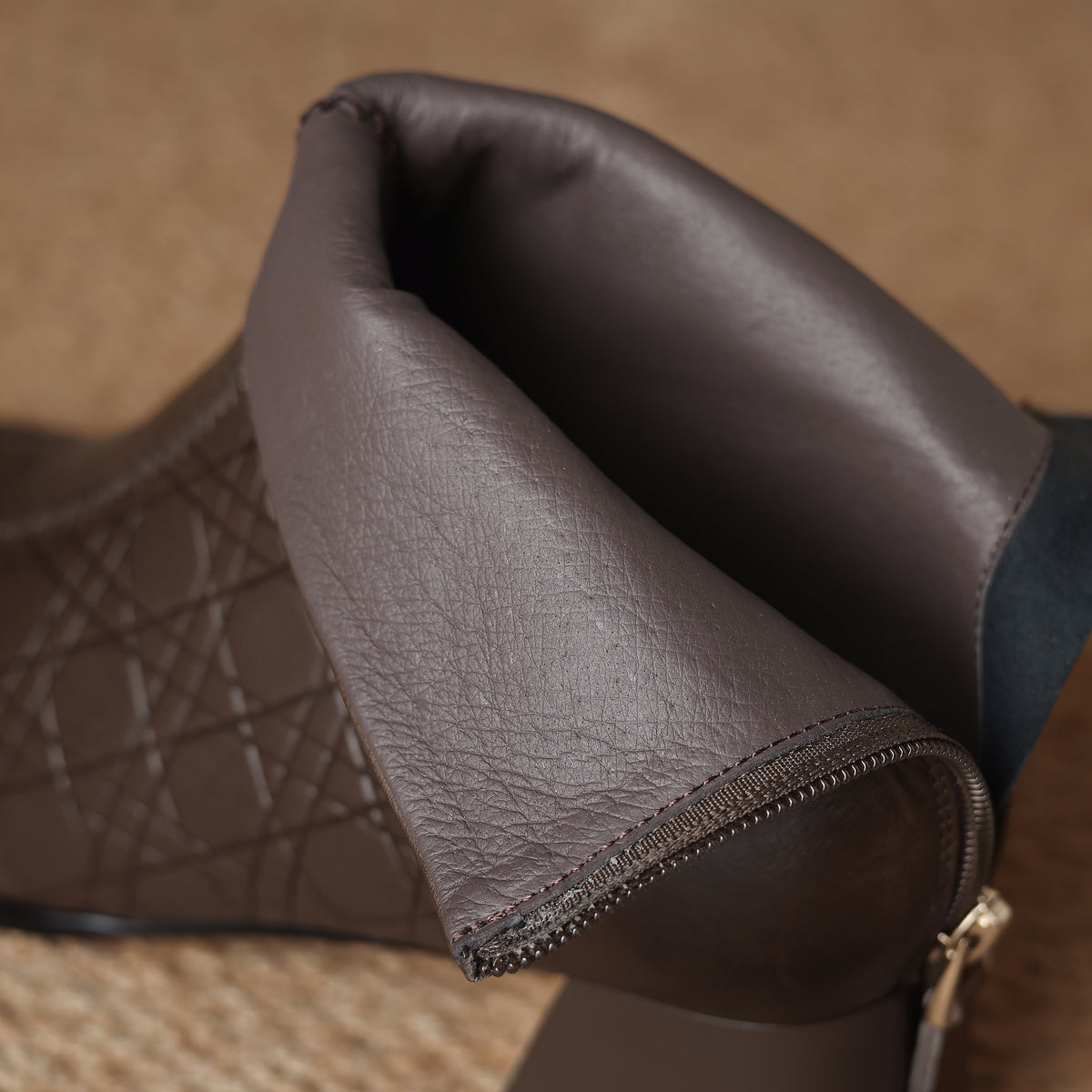 TinaCus Damen-Stiefeletten mit Glitzerschnalle, echtes Leder, handgefertigt, Reißverschluss hinten, Stickerei, Blumen