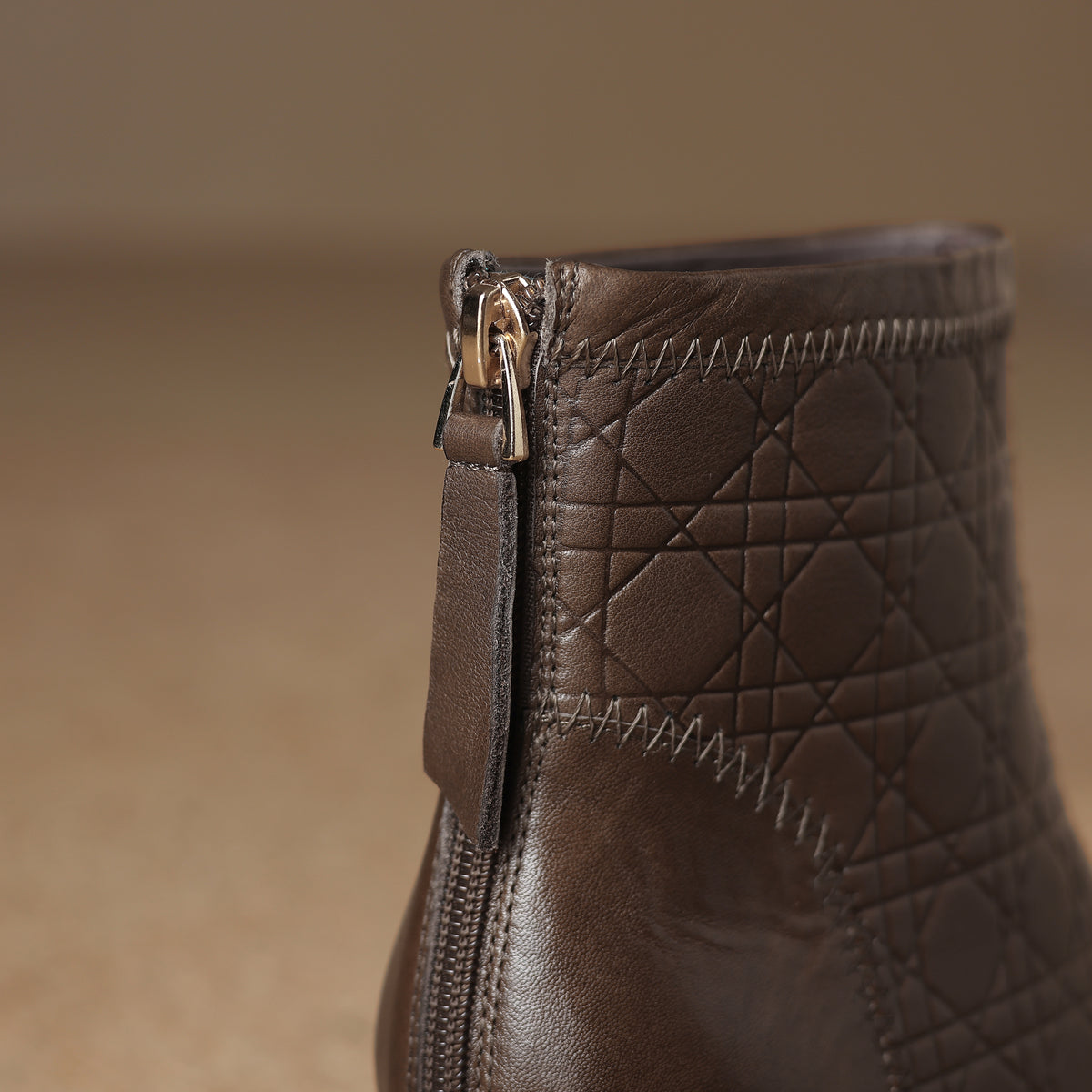 TinaCus Damen-Stiefeletten mit Glitzerschnalle, echtes Leder, handgefertigt, Reißverschluss hinten, Stickerei, Blumen