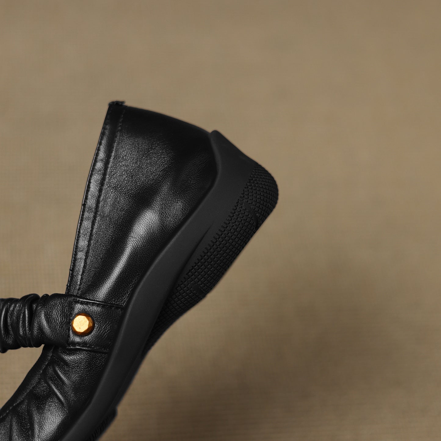 TinaCus Handmade Women's Soft Leather Round Toe Elastic Strap Slip-on Mary Jane