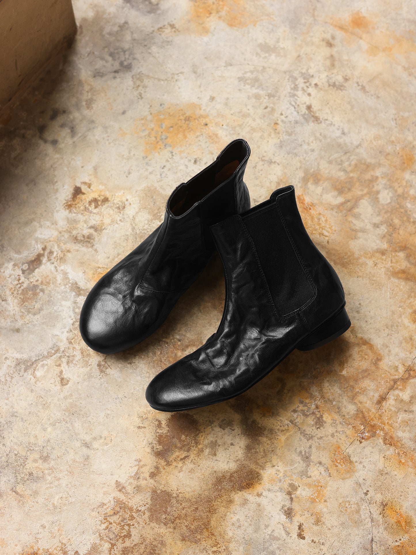 TinaCus Women's Elastic Side Panel Chelsea Ankle Boots Genuine Leather Handmade Round Toe Low Block Heel Slip-On Design Wrinkled Texture