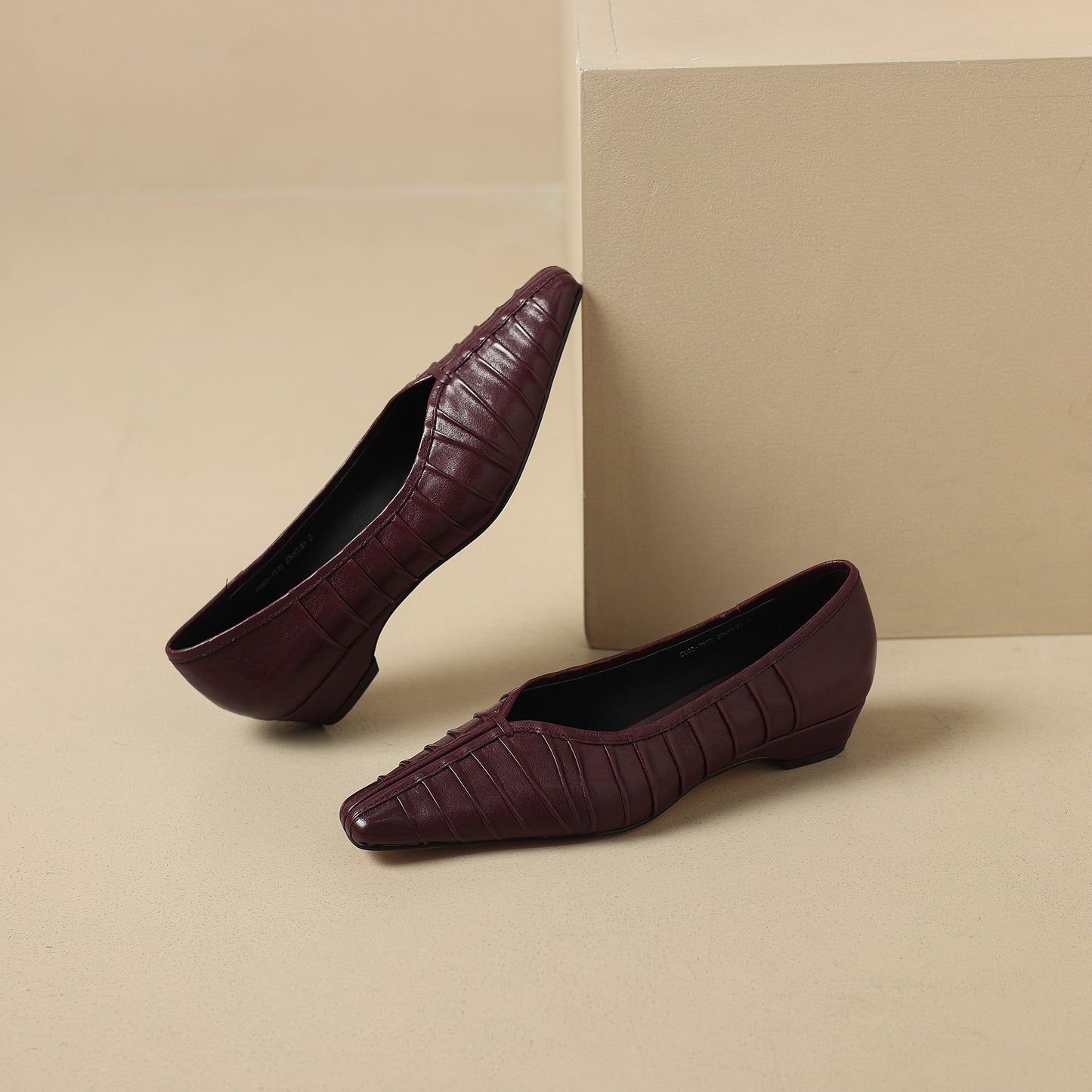 TinaCus Handmade Women's Genuine Leather Closed Toe Ruched Slip On Ballet Flat Shoes