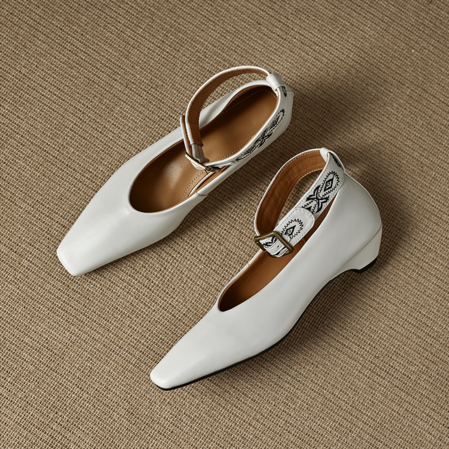 TinaCus Women's Leather Pumps Handmade Ankle Strap Square Toe Embroidered Chunky Heel