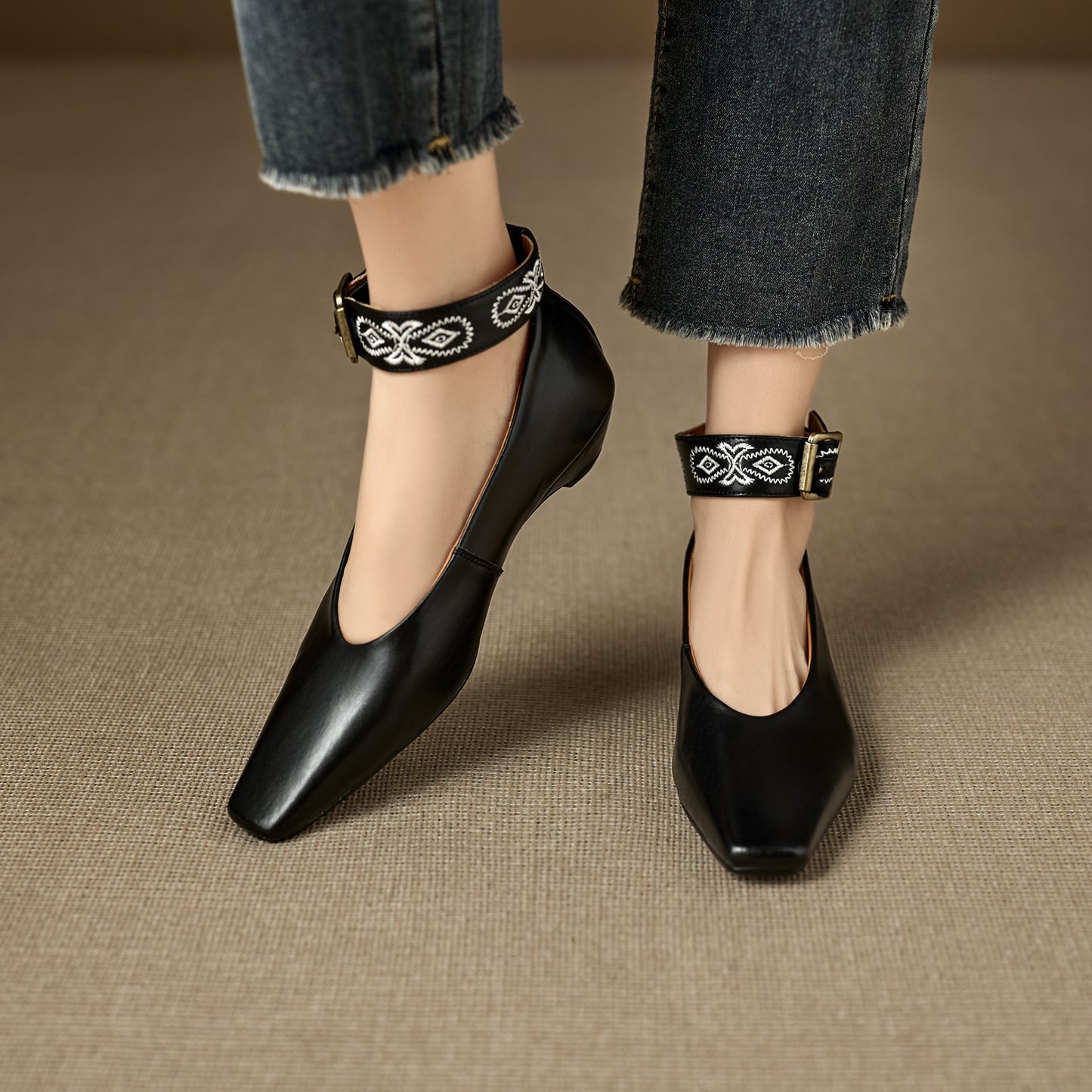 TinaCus Women's Leather Pumps Handmade Ankle Strap Square Toe Embroidered Chunky Heel