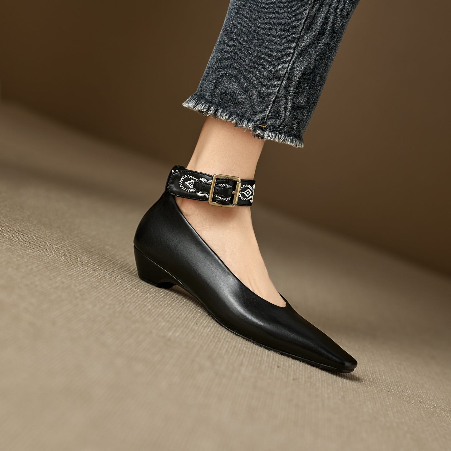 TinaCus Women's Leather Pumps Handmade Ankle Strap Square Toe Embroidered Chunky Heel