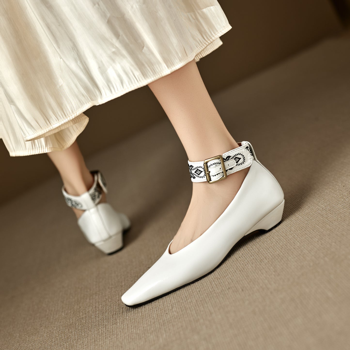 TinaCus Women's Leather Pumps Handmade Ankle Strap Square Toe Embroidered Chunky Heel