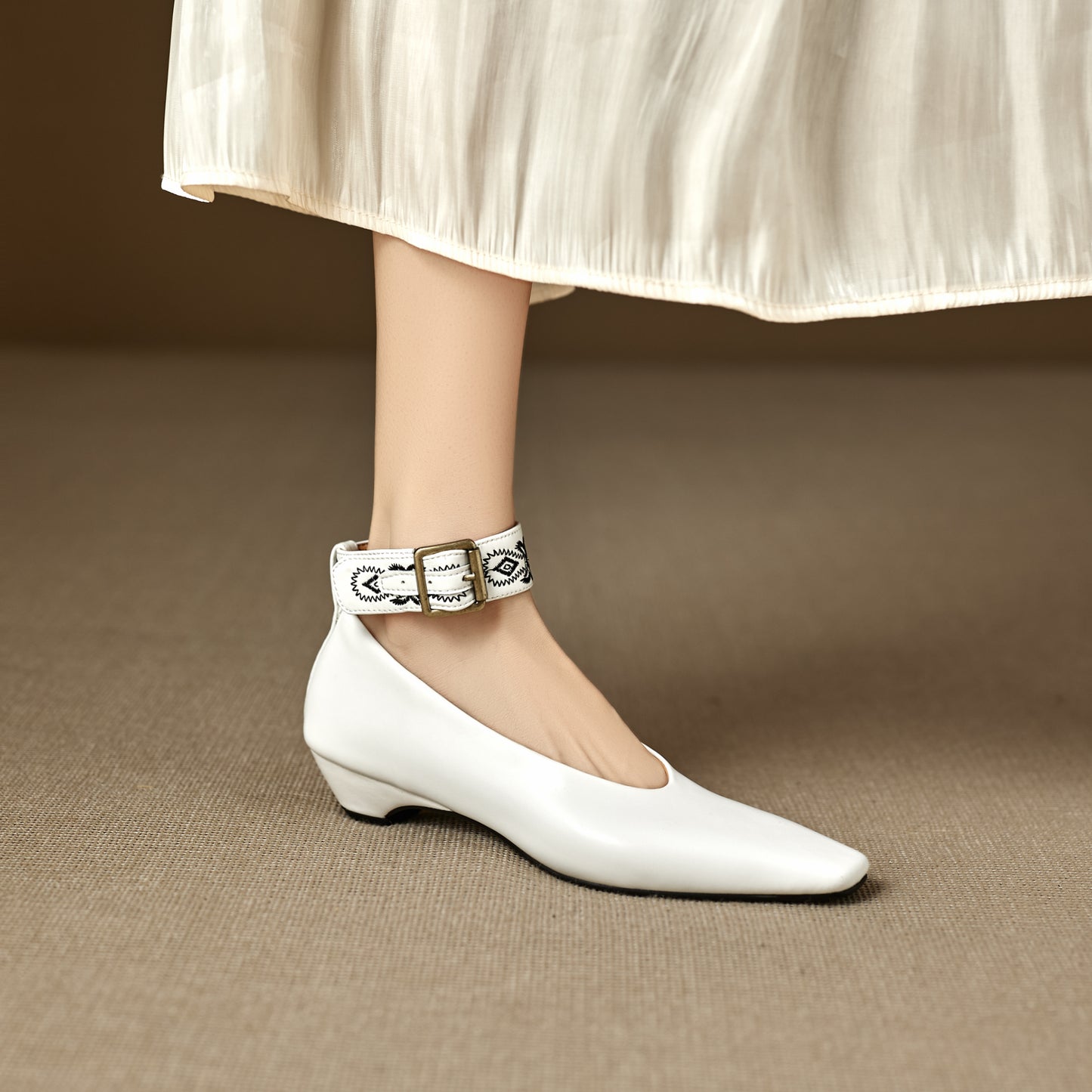 TinaCus Women's Leather Pumps Handmade Ankle Strap Square Toe Embroidered Chunky Heel