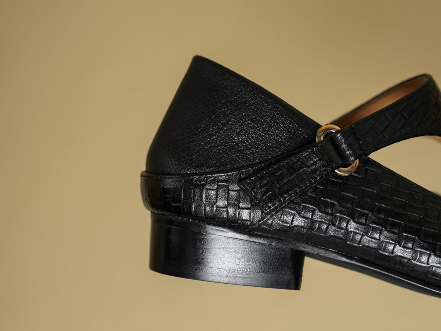 TinaCus Women's Round Toe Embossed Genuine Leather T Strap Buckle Mary Jane Flats
