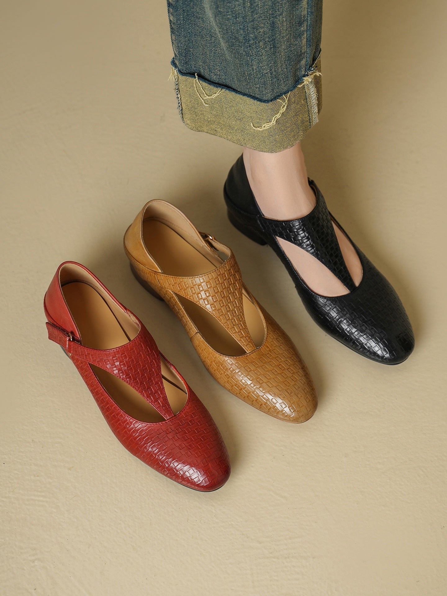 TinaCus Women's Round Toe Embossed Genuine Leather T Strap Buckle Mary Jane Flats