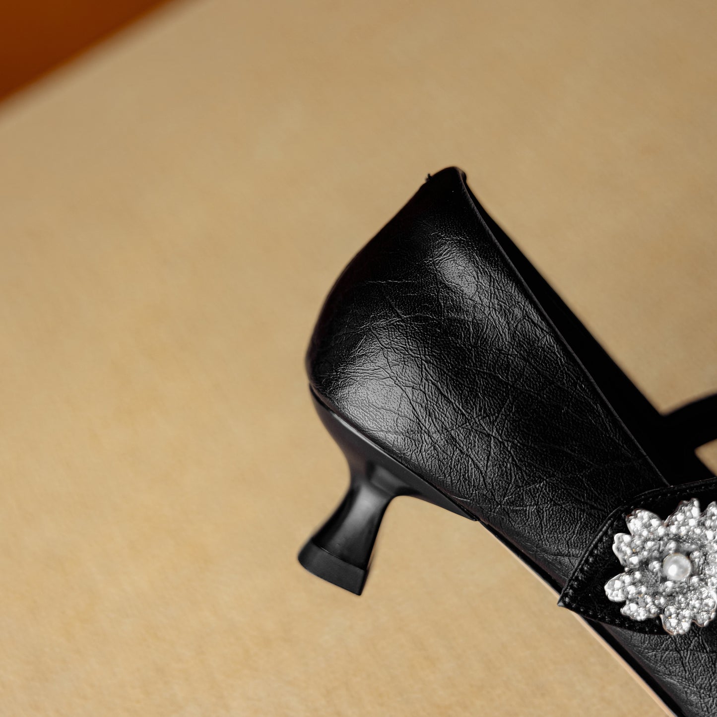 TinaCus Women's Pointed Toe Genuine Leather Handmade Crystal Flowers Low Heels Pumps Shoes