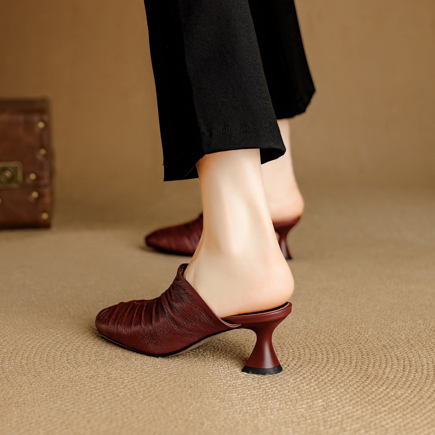 TinaCus Handmade Women's Genuine Leather Closed Round Toe Heeled Sandals Backless Mules