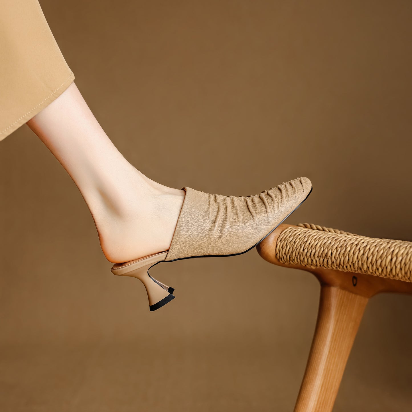 TinaCus Handmade Women's Genuine Leather Closed Round Toe Heeled Sandals Backless Mules