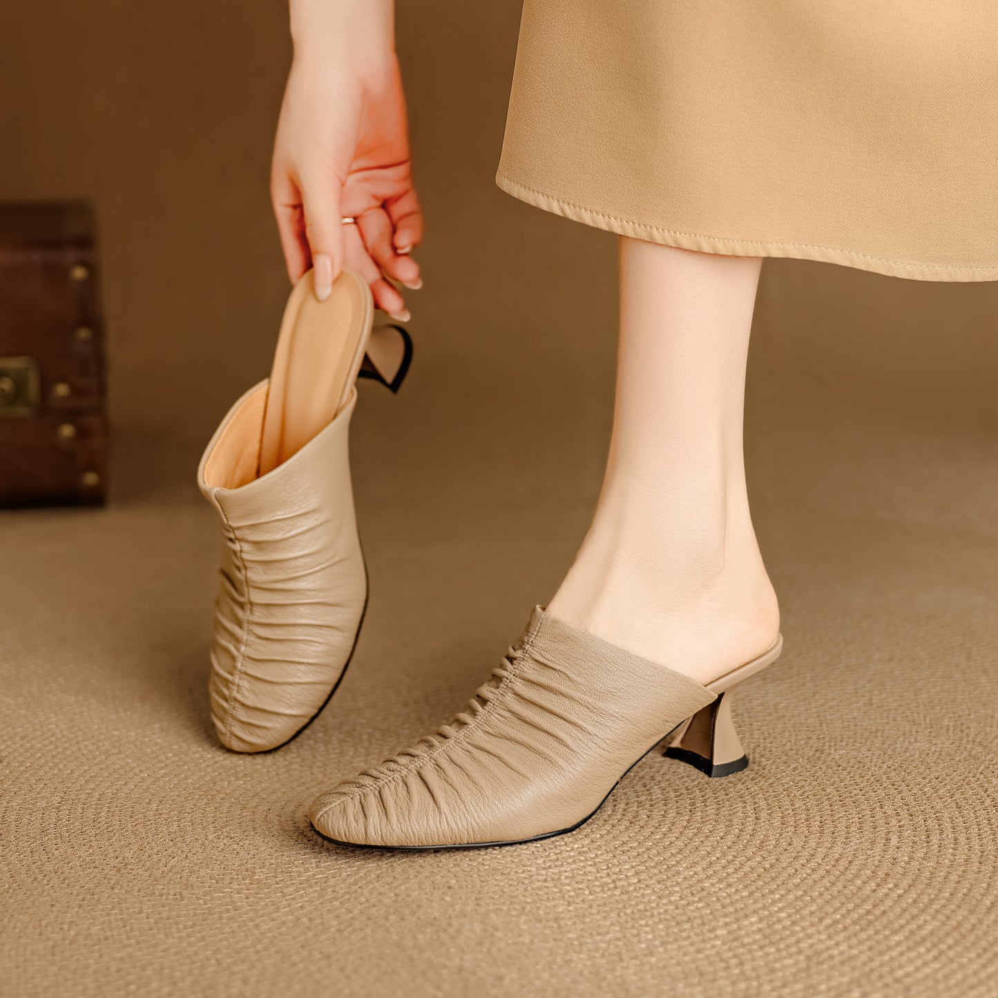 TinaCus Handmade Women's Genuine Leather Closed Round Toe Heeled Sandals Backless Mules