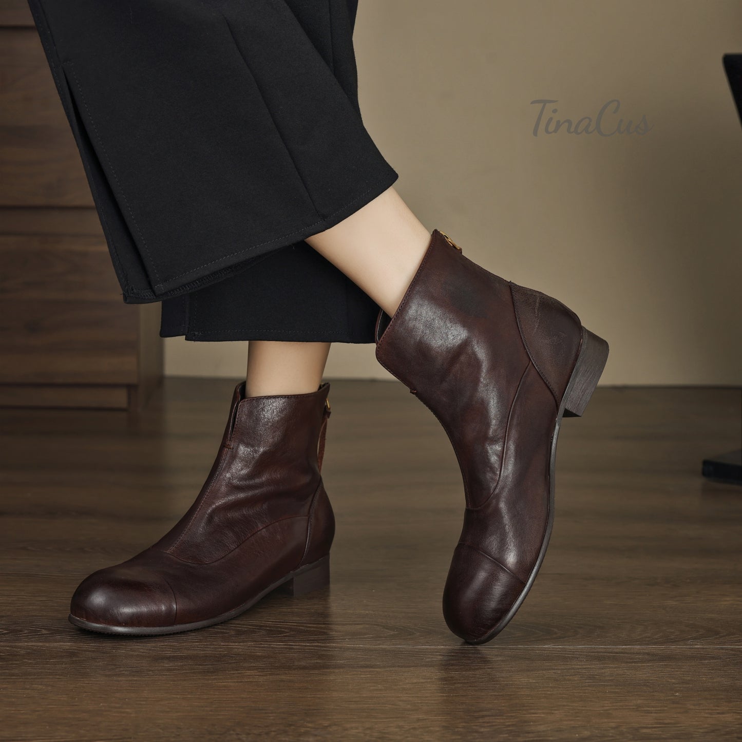 TinaCus Women's Casual Flat Ankle Boots Genuine Leather Handmade Round Toe Zip up Booties