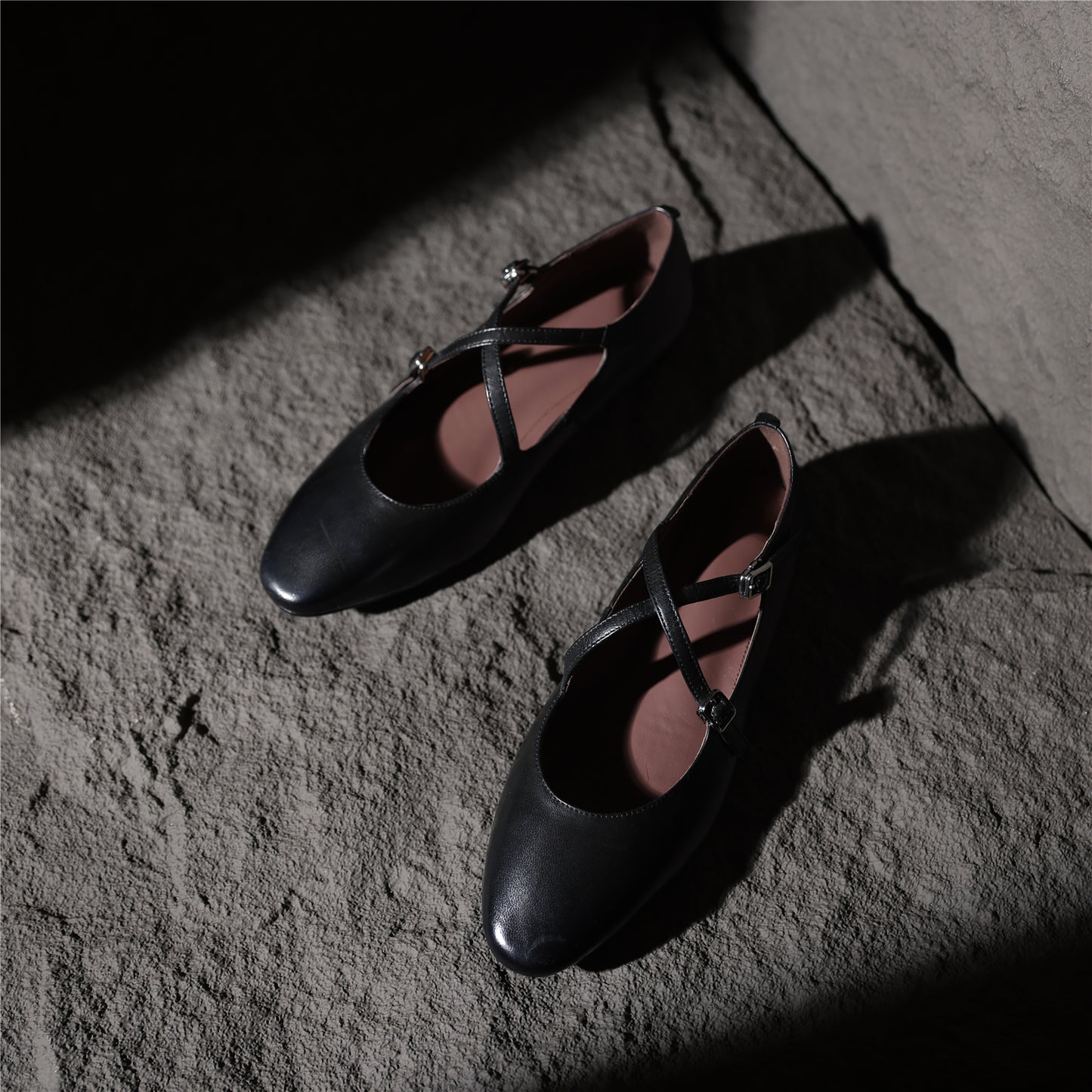 TinaCus Women's Handmade Genuine Leather Black Red Buckles Flats Shoes