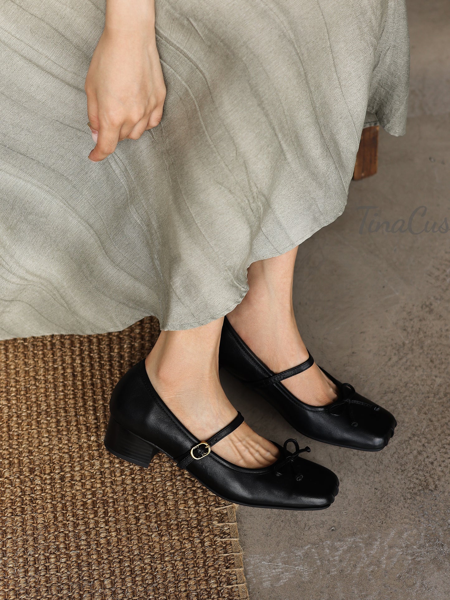 TinaCus Women’s Cute Bowtie Block Heel Mary Jane Pumps