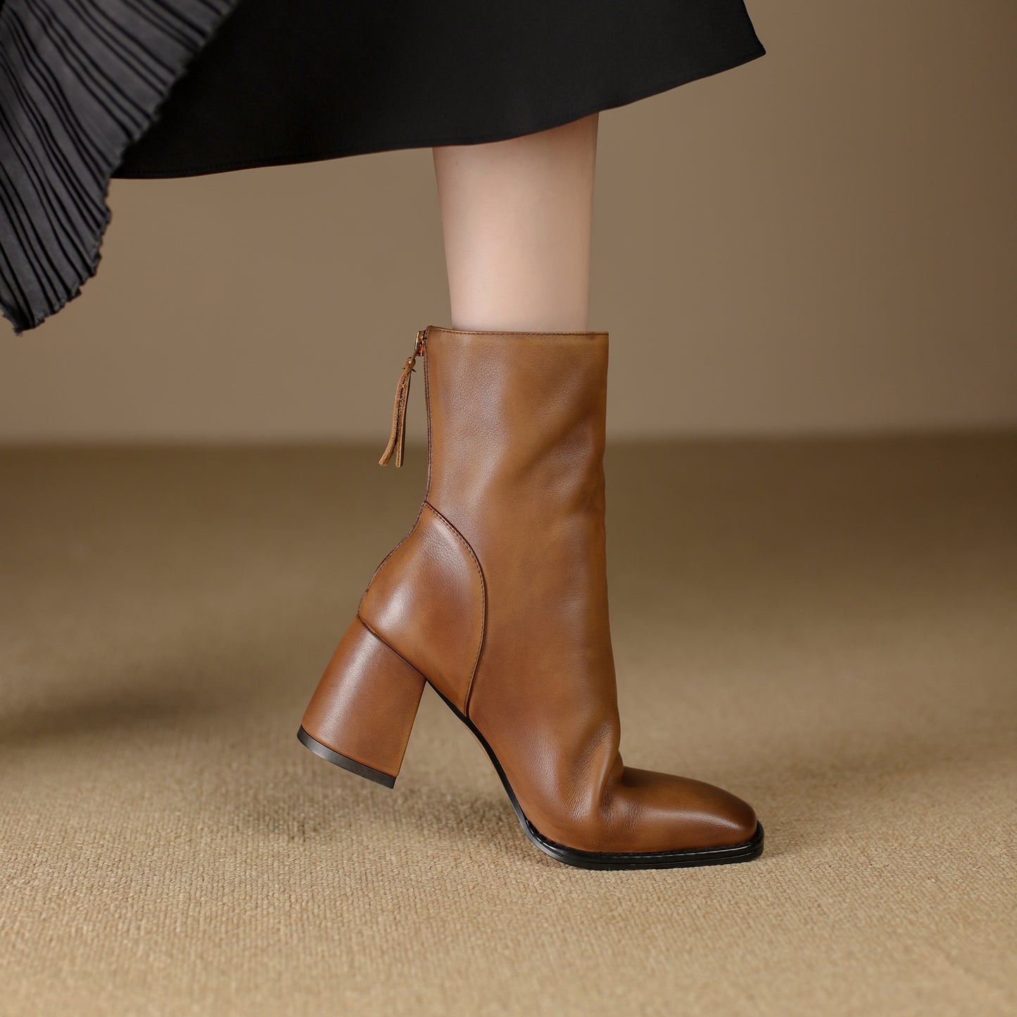 TinaCus Women's Genuine Leather Handmade Retro Square Toe Back Zip Up Mid Stacked Heel Ankle Booties
