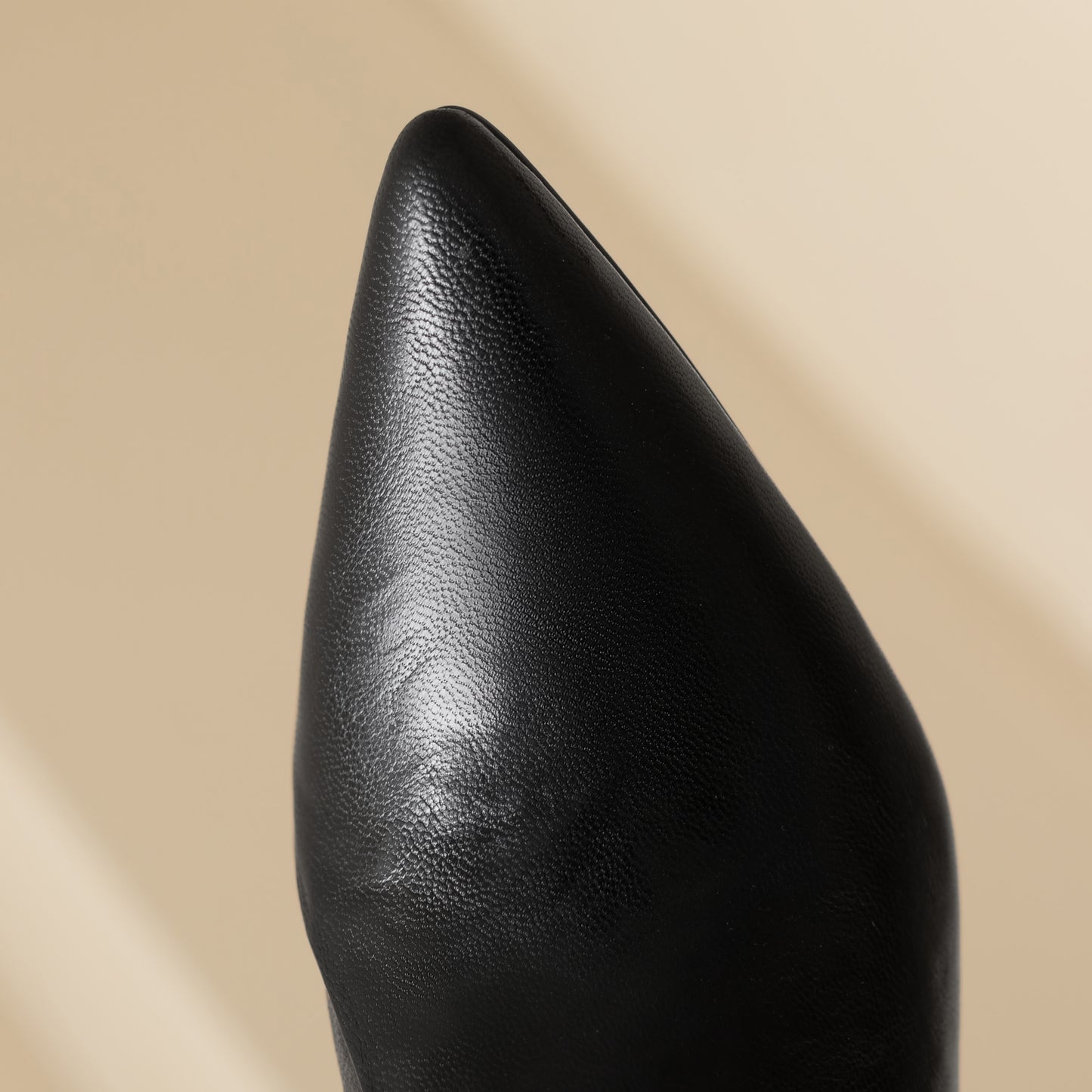 TinaCus Women's Handmade Genuine Leather Pointed Toe Low Kitten Heel V-Cutting Ankle Boots