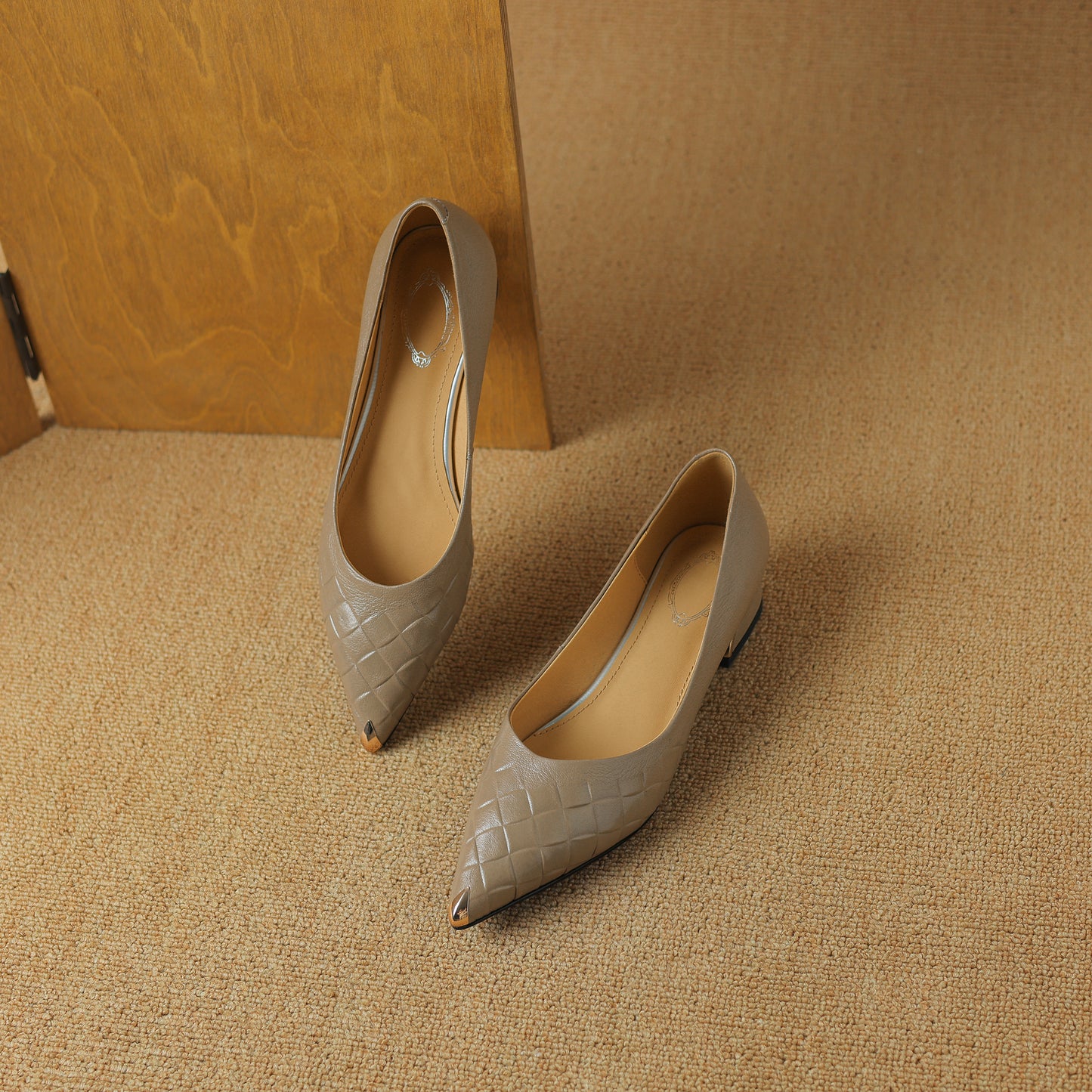 TinaCus Women's Genuine Leather Embossed Pointed Toe Slip-on Chunky Heel Pumps Shoes