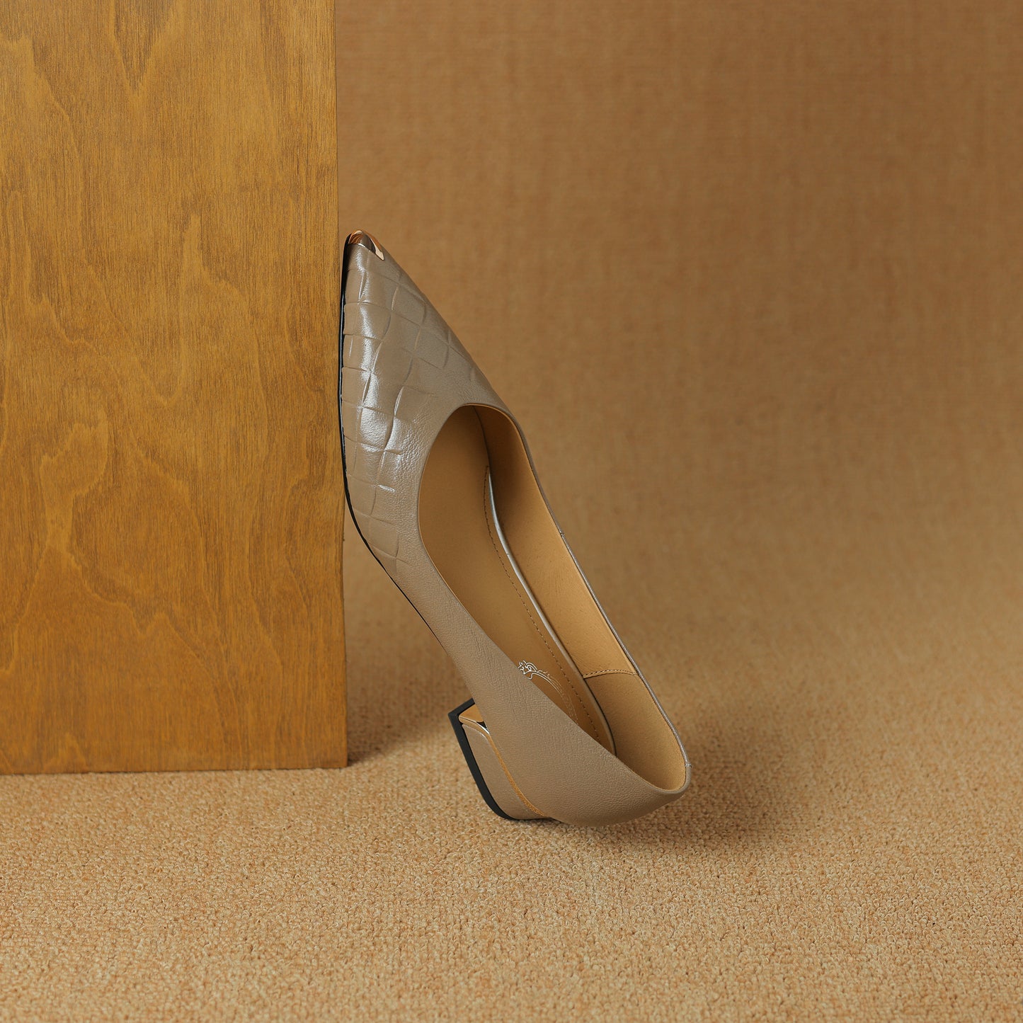 TinaCus Women's Genuine Leather Embossed Pointed Toe Slip-on Chunky Heel Pumps Shoes