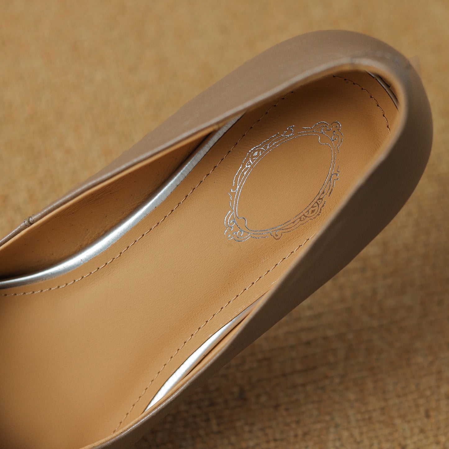 TinaCus Women's Genuine Leather Embossed Pointed Toe Slip-on Chunky Heel Pumps Shoes