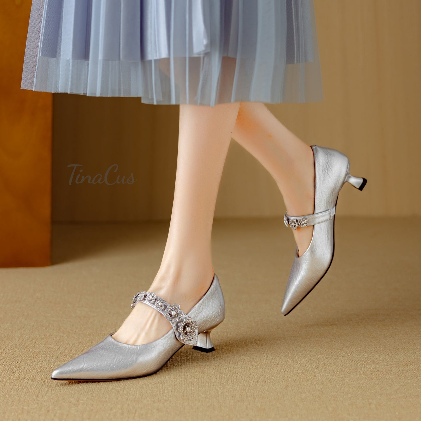 TinaCus Women's Pointed Toe Genuine Leather Handmade Crystal Flowers Low Heels Pumps Shoes