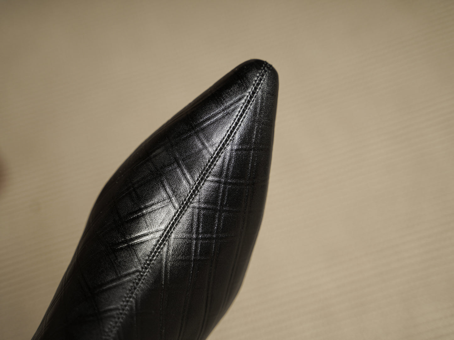 TinaCus Women's Pointed Toe Embossed Genuine Leather Handmade Back Zipper Casual Flat Ankle Boots