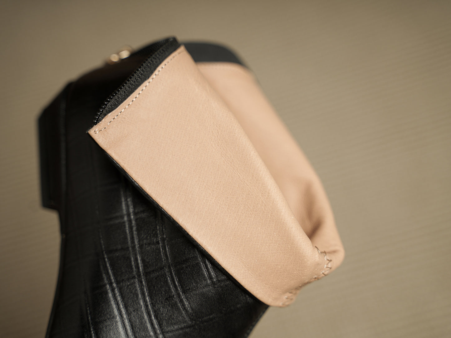 TinaCus Women's Pointed Toe Embossed Genuine Leather Handmade Back Zipper Casual Flat Ankle Boots