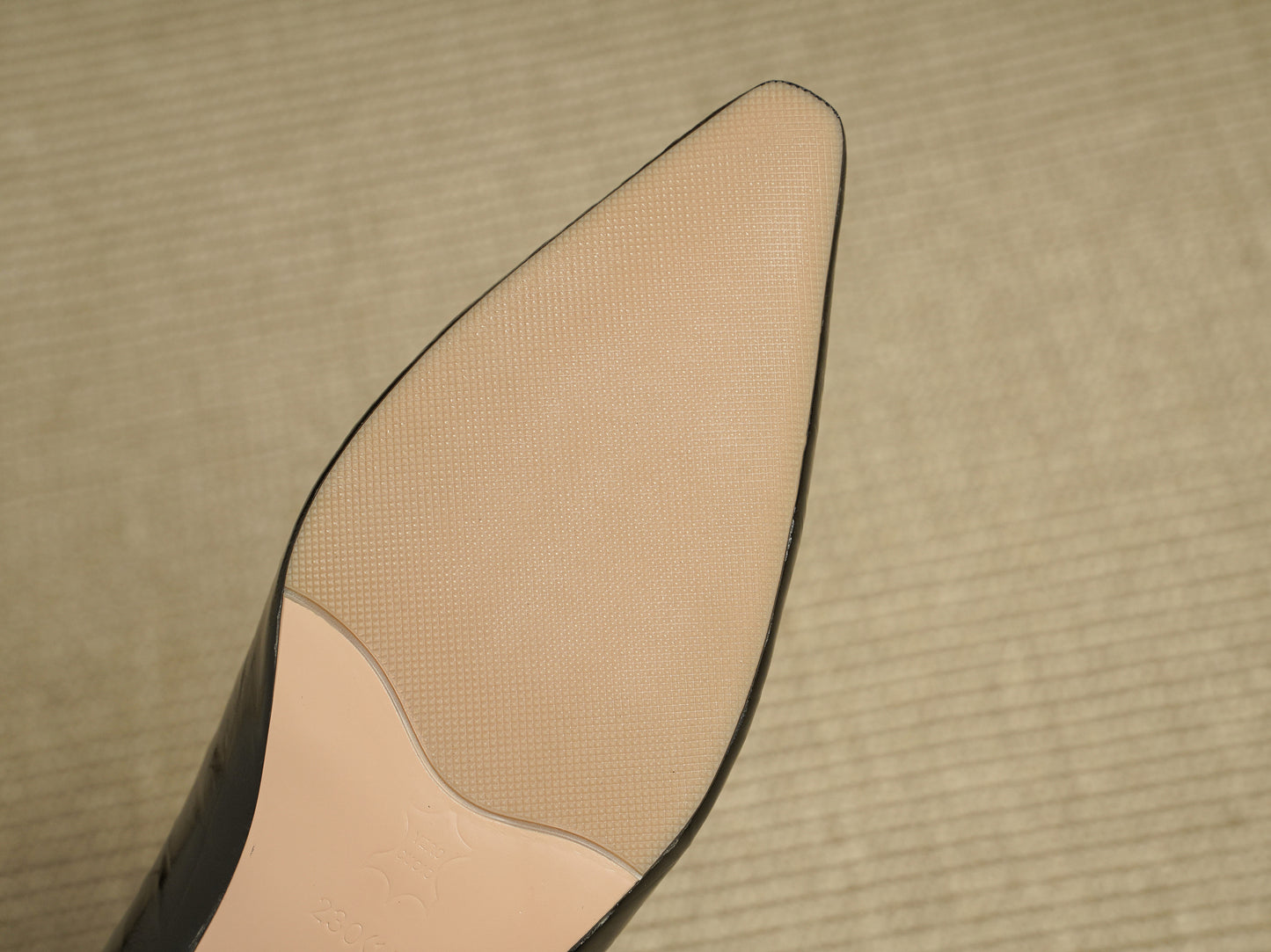 TinaCus Genuine Leather Women's Pointed Toe Comfortable Flat Heels Handmade Zip up Ankle Boots