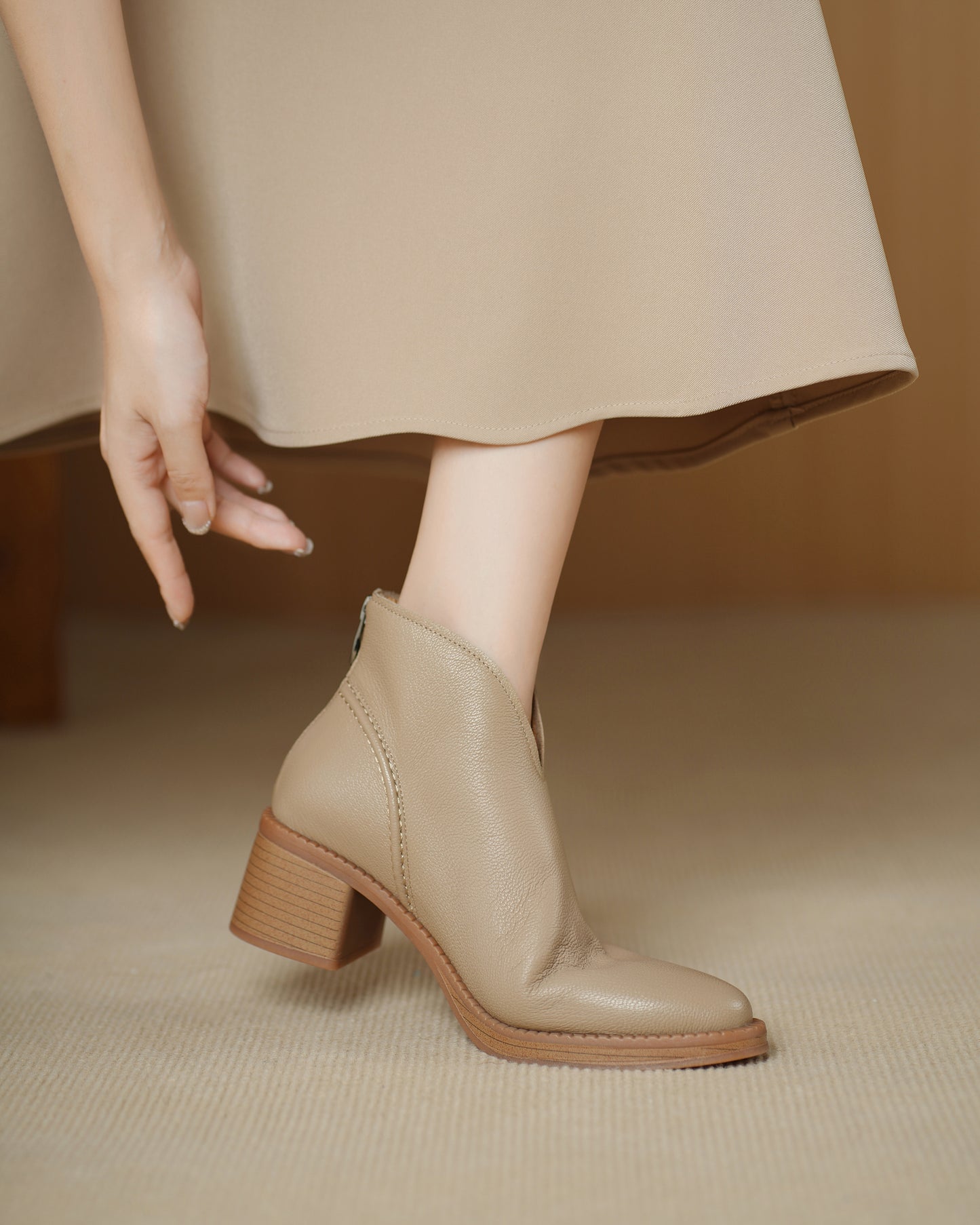 TinaCus Women's Suede/Genuine Leather Handmade V-cut Round Toe Stacked Heel Back Zip Up Ankle Booties