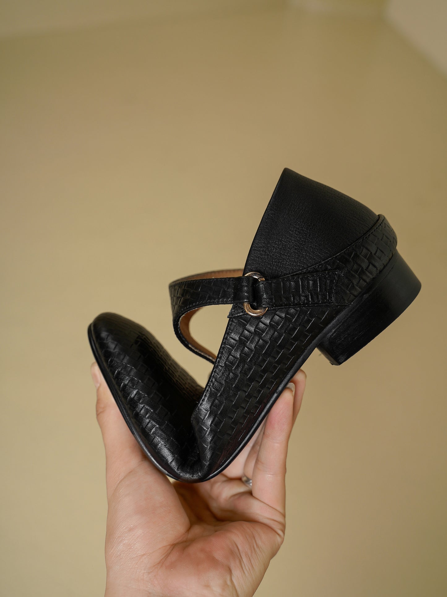 TinaCus Women's Round Toe Embossed Genuine Leather T Strap Buckle Mary Jane Flats