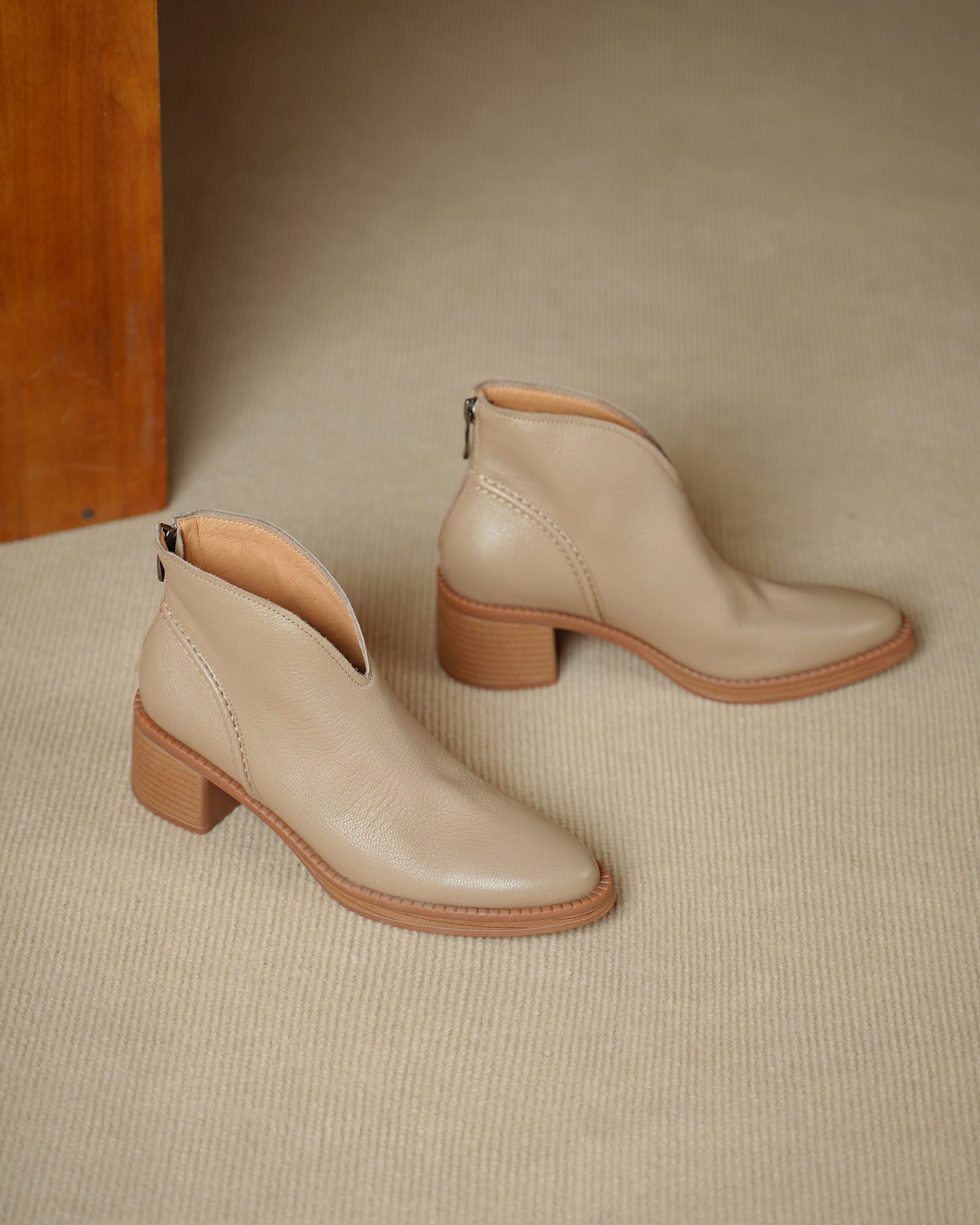 TinaCus Women's Suede/Genuine Leather Handmade V-cut Round Toe Stacked Heel Back Zip Up Ankle Booties