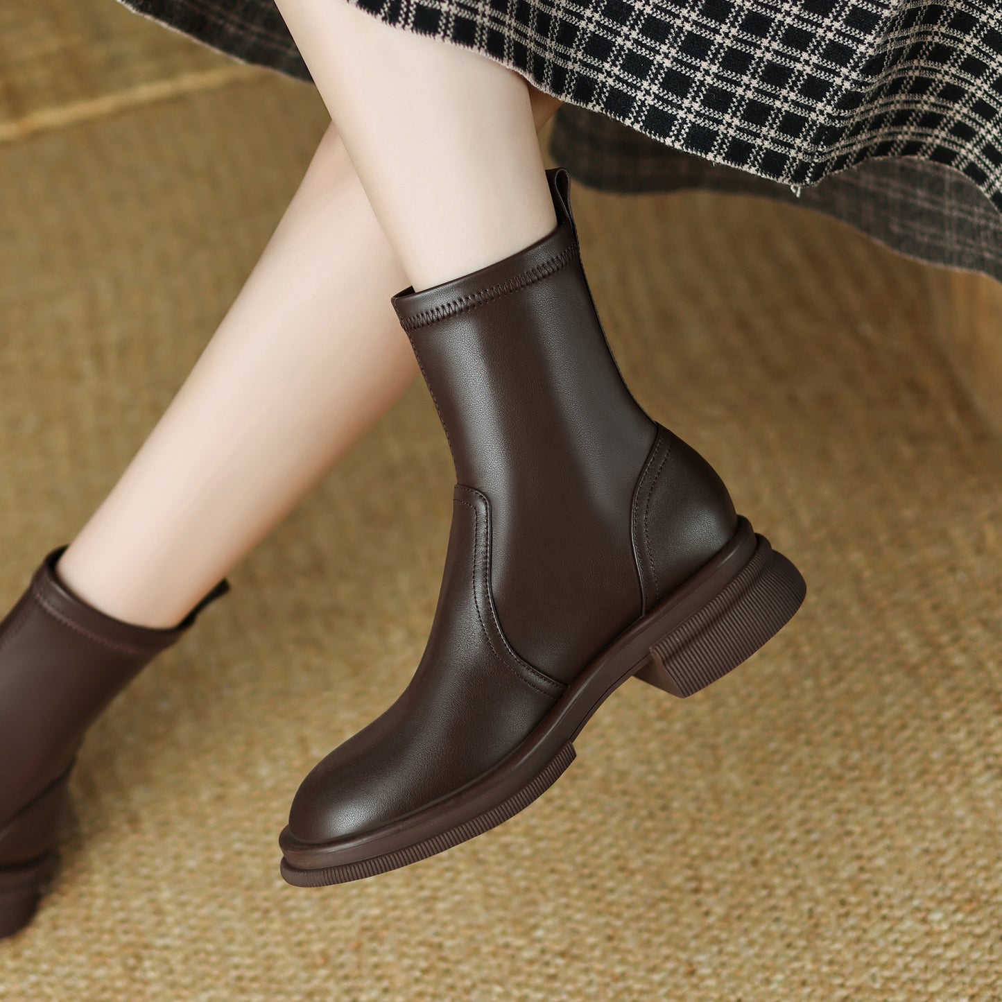 TinaCus Women's Genuine Leather Round Toe Handmade Platform Slip On Trendy Chelsea Boots