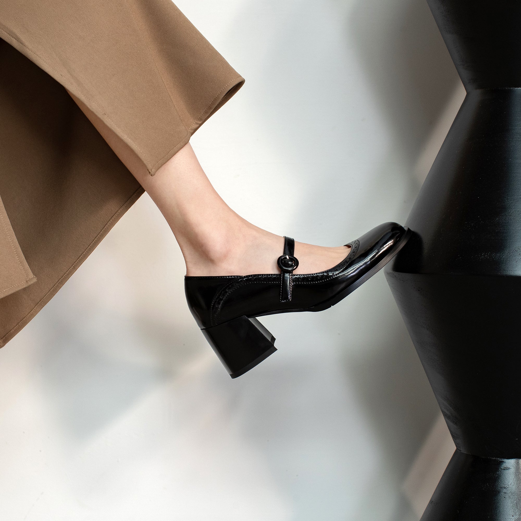 Real Leather Split Toe Tabi Chunky Heel Dress Shoes With Mary Jane Buckle  And High Heel For Women Shallow Round Design Style 220718 From Copyfashion,  $131.42 | DHgate.Com